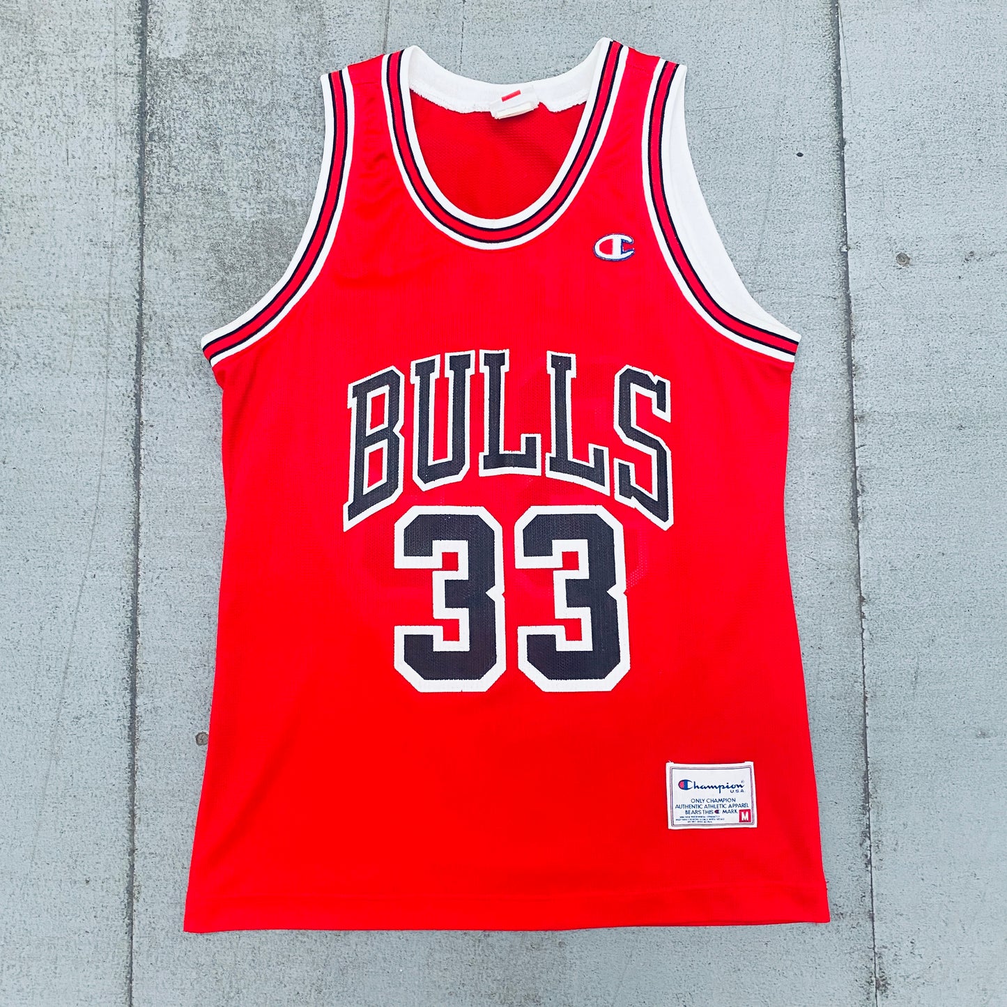 Chicago Bulls: Scottie Pippen 1995/96 Red Champion Jersey (M)