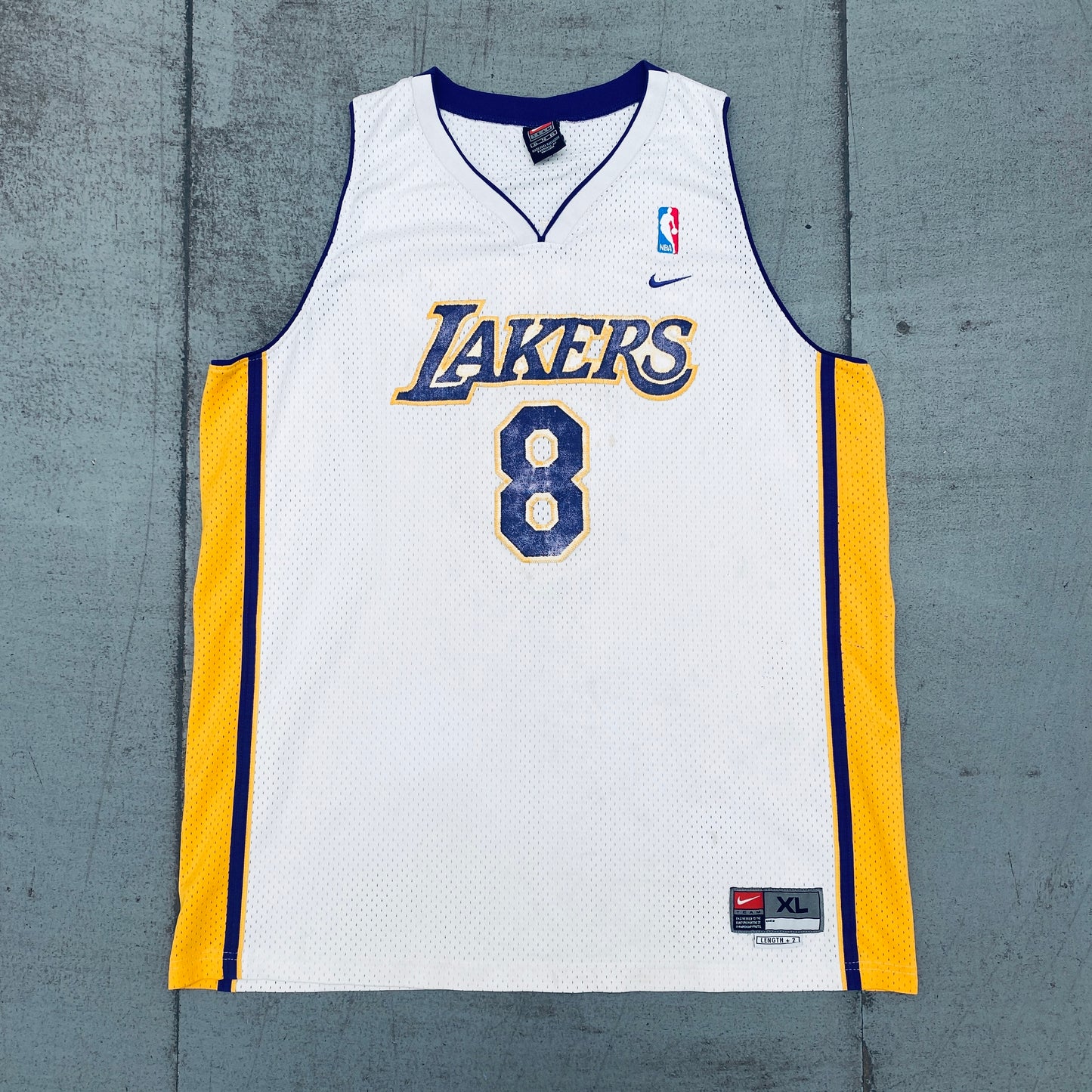 Los Angeles Lakers: Kobe Bryant 1997/98 White Nike Stitched Jersey (XL)