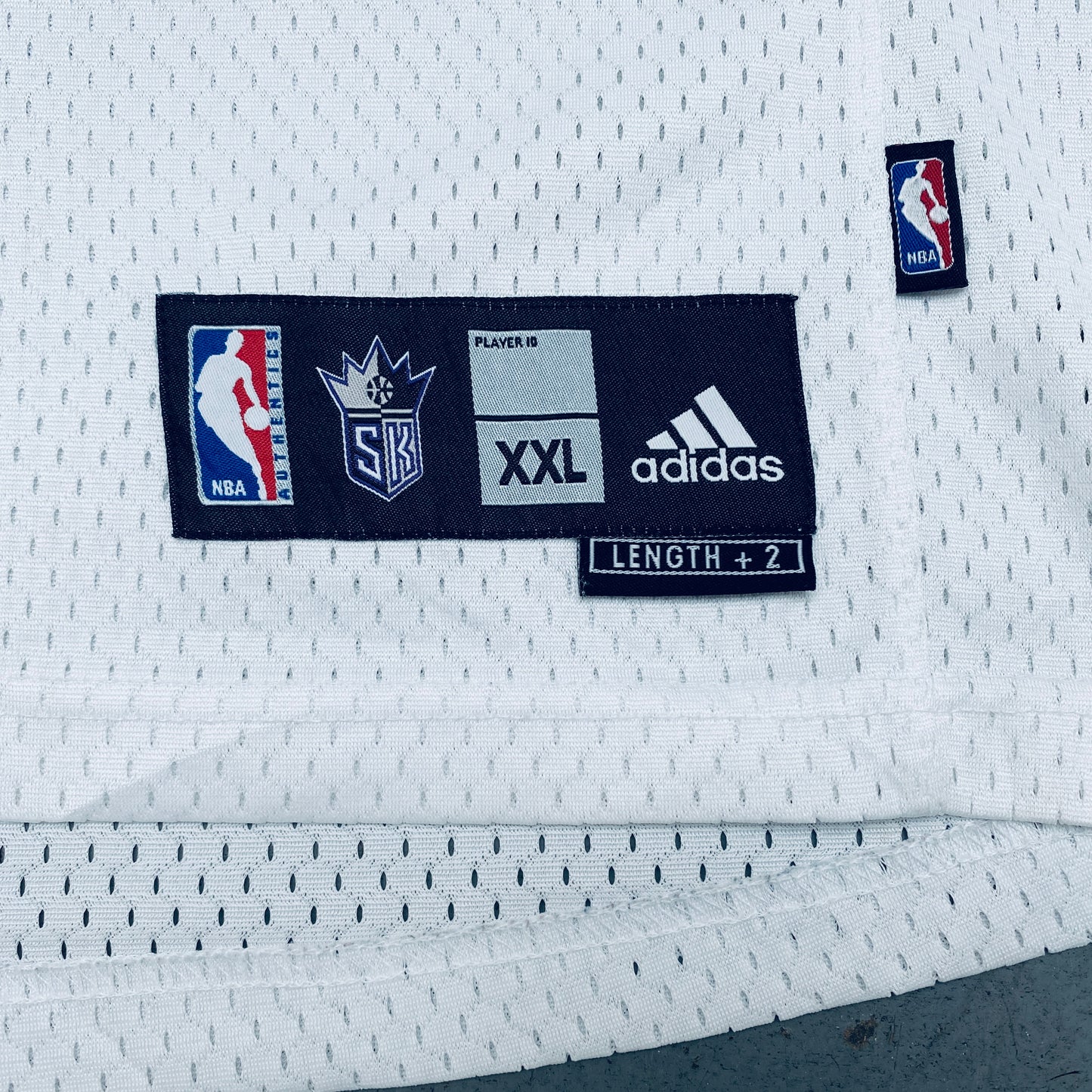 Sacramento Kings: Tyreke Evans 2009/10 Rookie White Adidas Stitched Jersey (XXL)