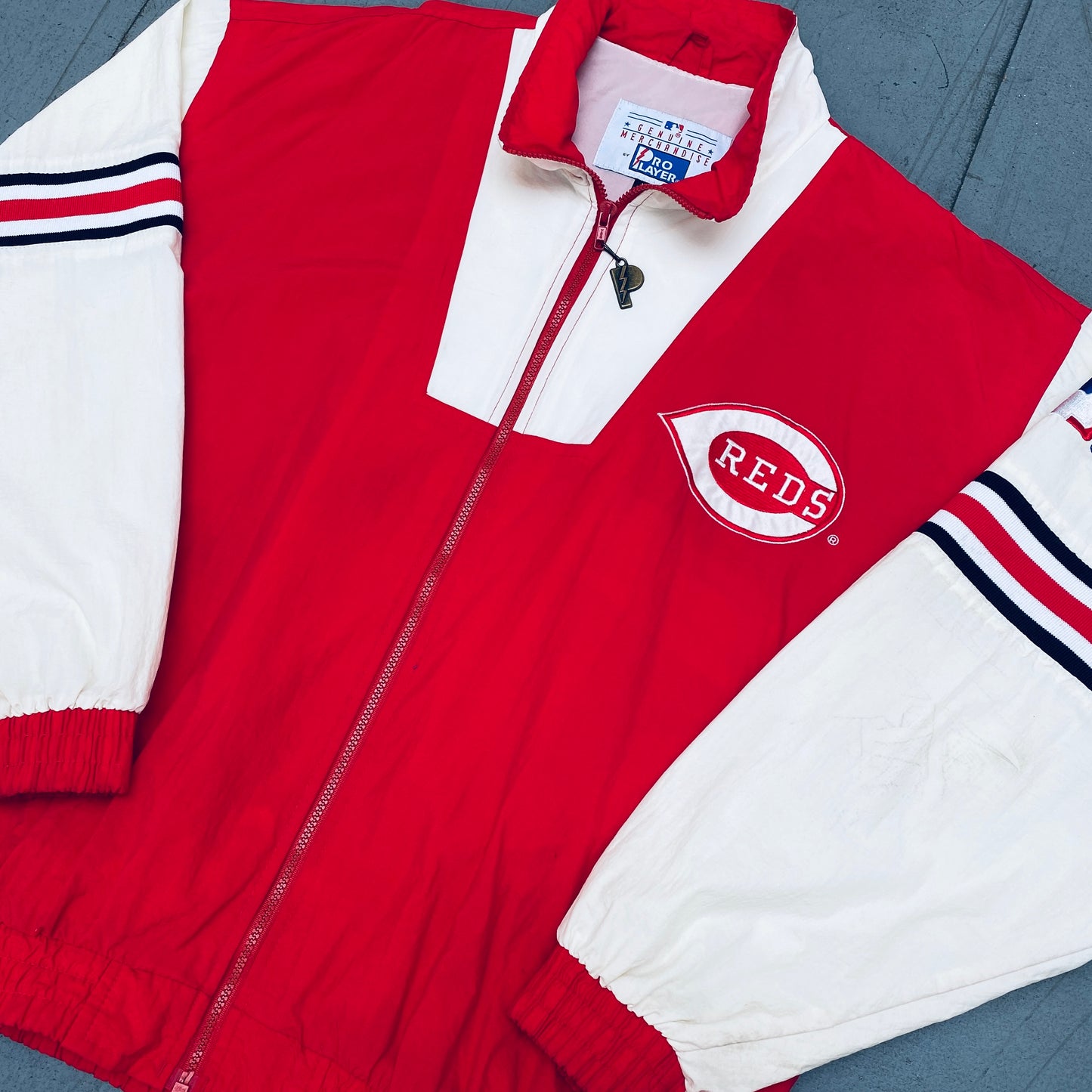 Cincinnati Reds: 1990's Pro Player Reverse Spellout Fullzip Windbreaker (XL)