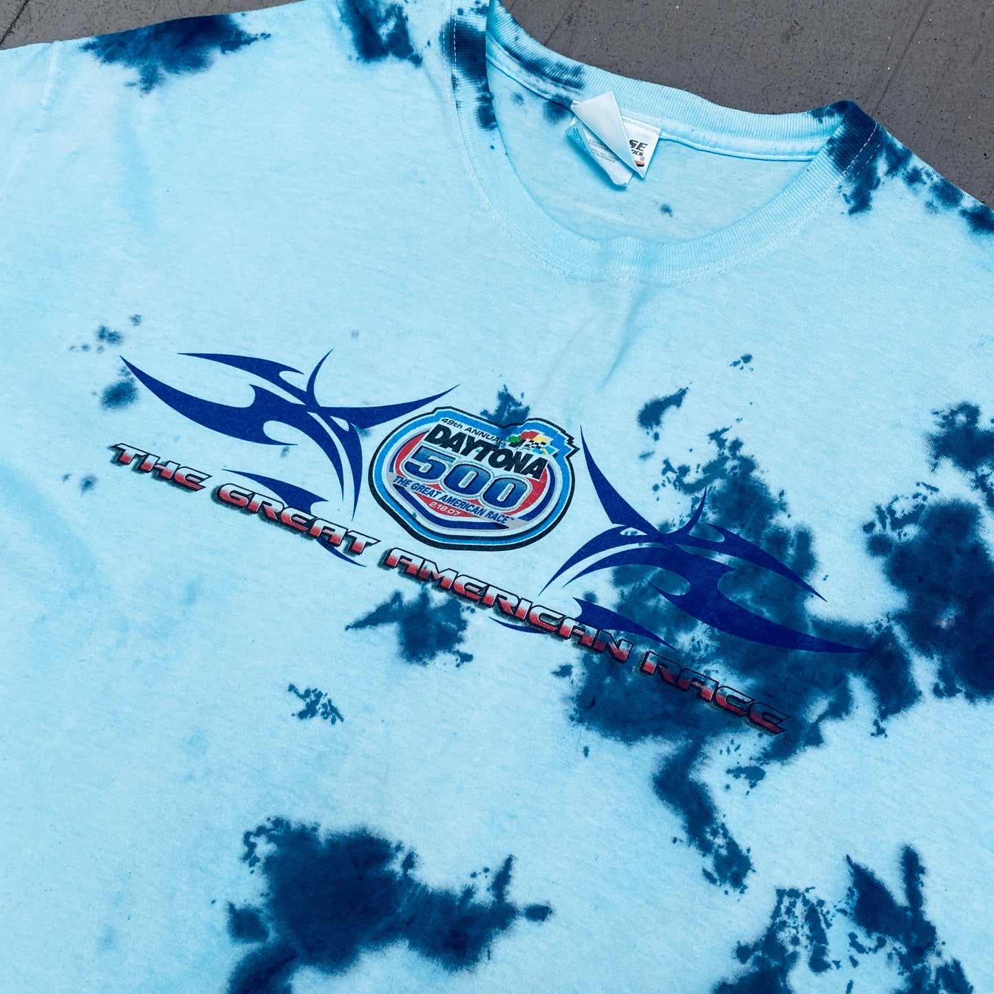 NASCAR: 2007 "49th Daytona 500" Tie-Dye Chase Authentics Tee (XL)