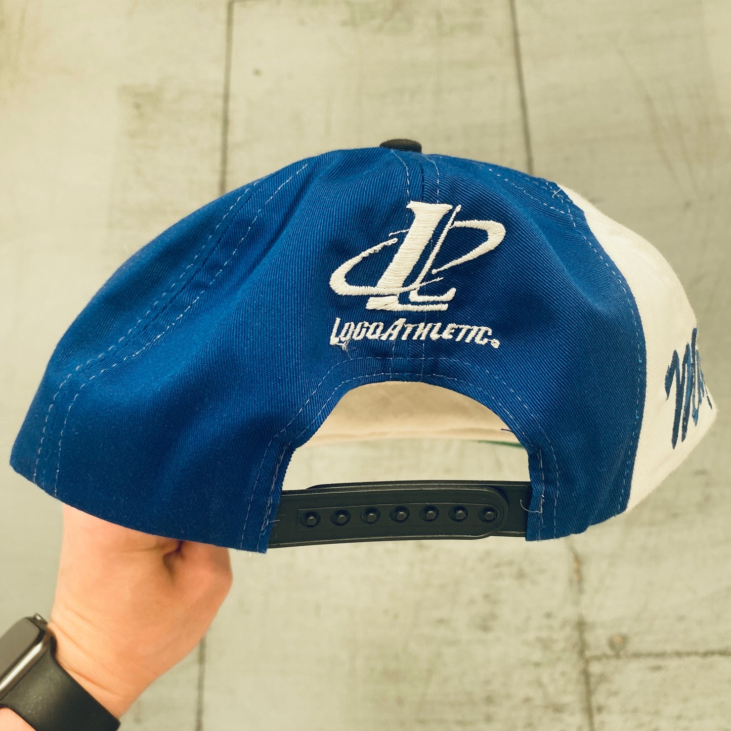 Toronto Maple Leafs: 1990's Logo Athletic Embroidered Snapback