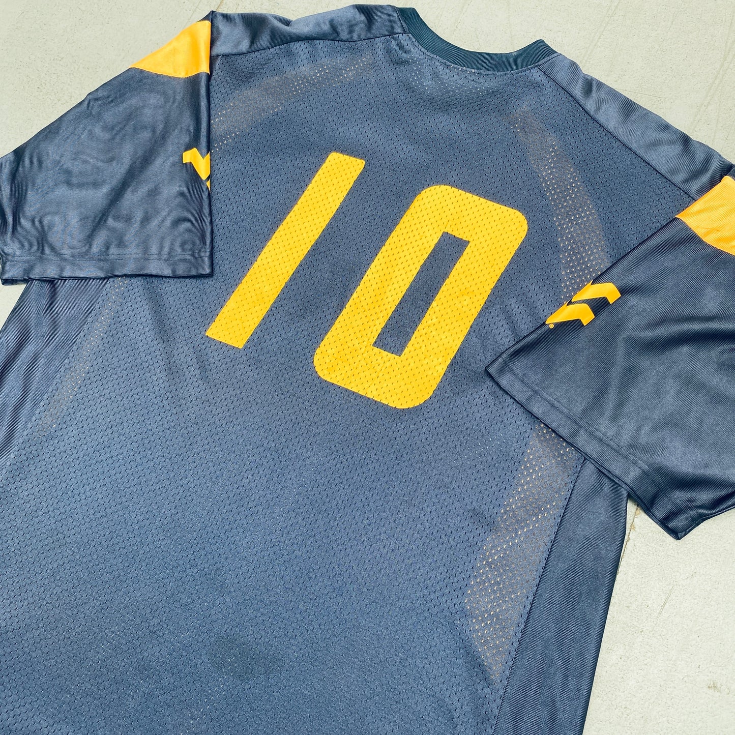 West Virginia Mountaineers: No. 10 "Steve Slaton" Nike Jersey (XL)